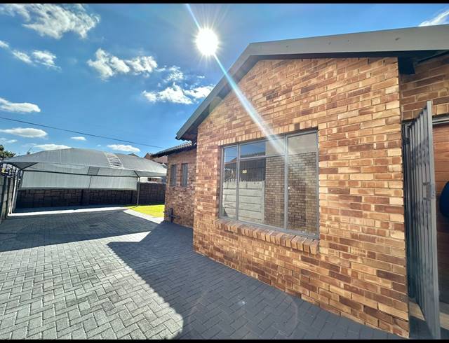 3 BEDROOM HOUSE FOR SALE IN IVY PARK